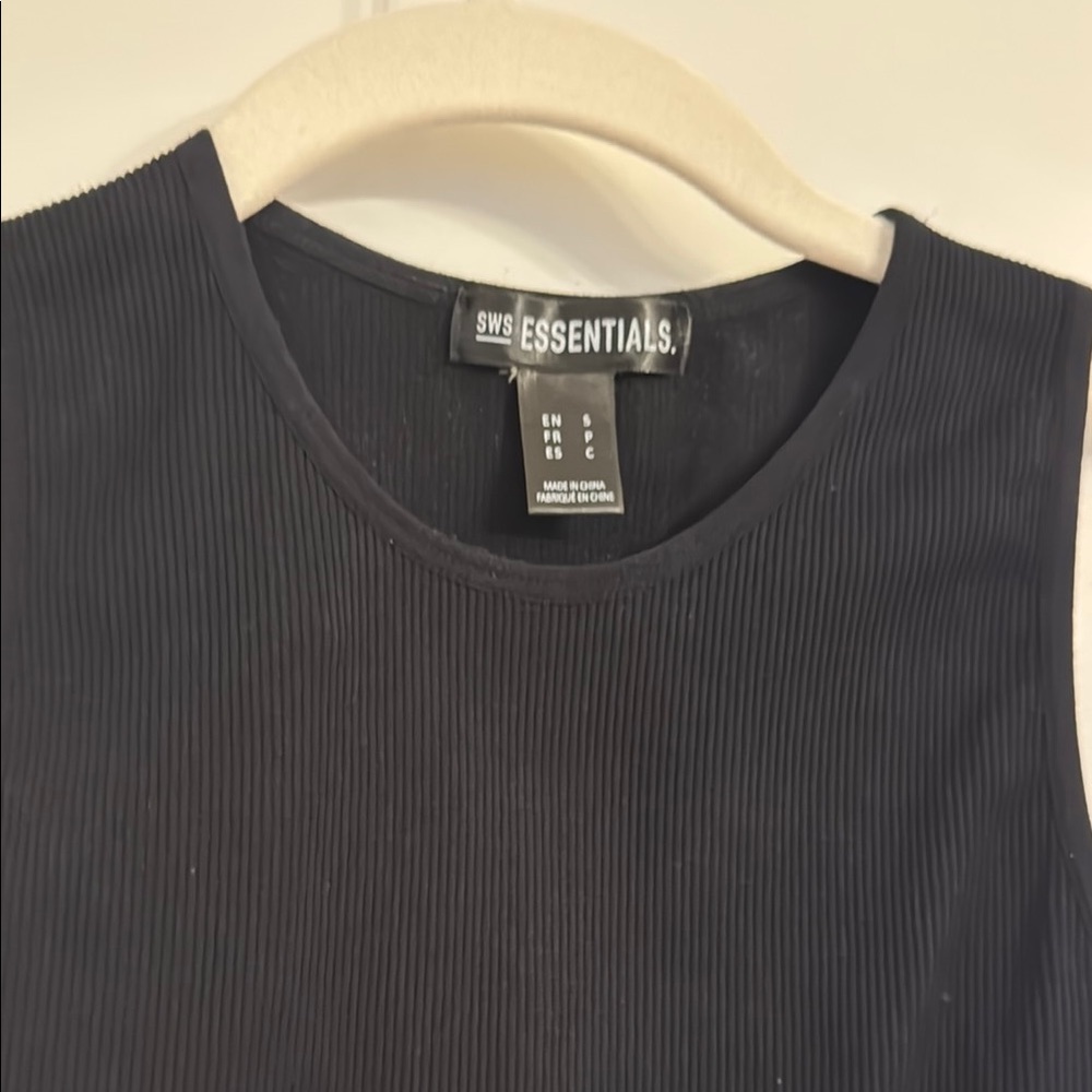 Black Ribbed Crop Top - Picture 2 of 3